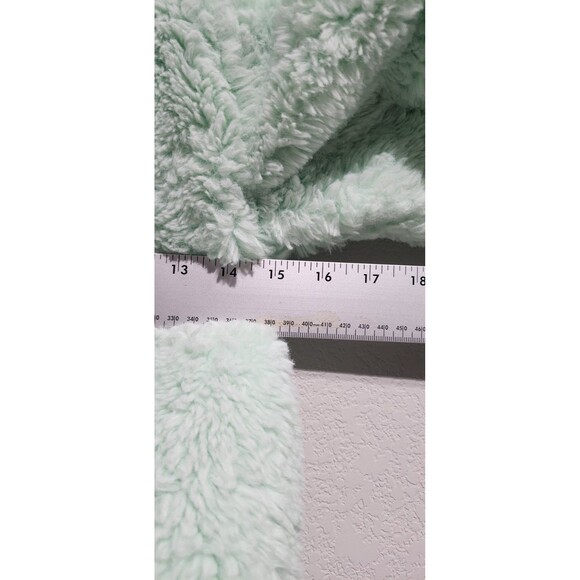 Under Armour Girls Coldgear Green Soft Faux Fur Jacket YMD/M - Picture 10 of 10